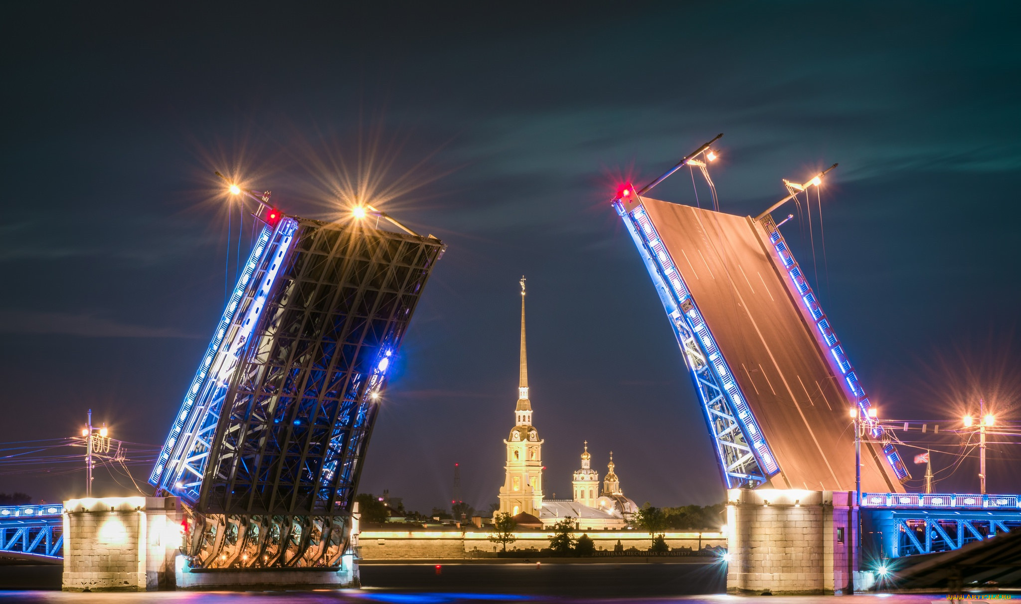 дворцовый мост в санкт петербурге днем